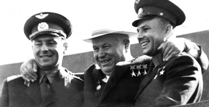 Хрущёв с Никитой Титовым и Юрием Гагариным (1961)